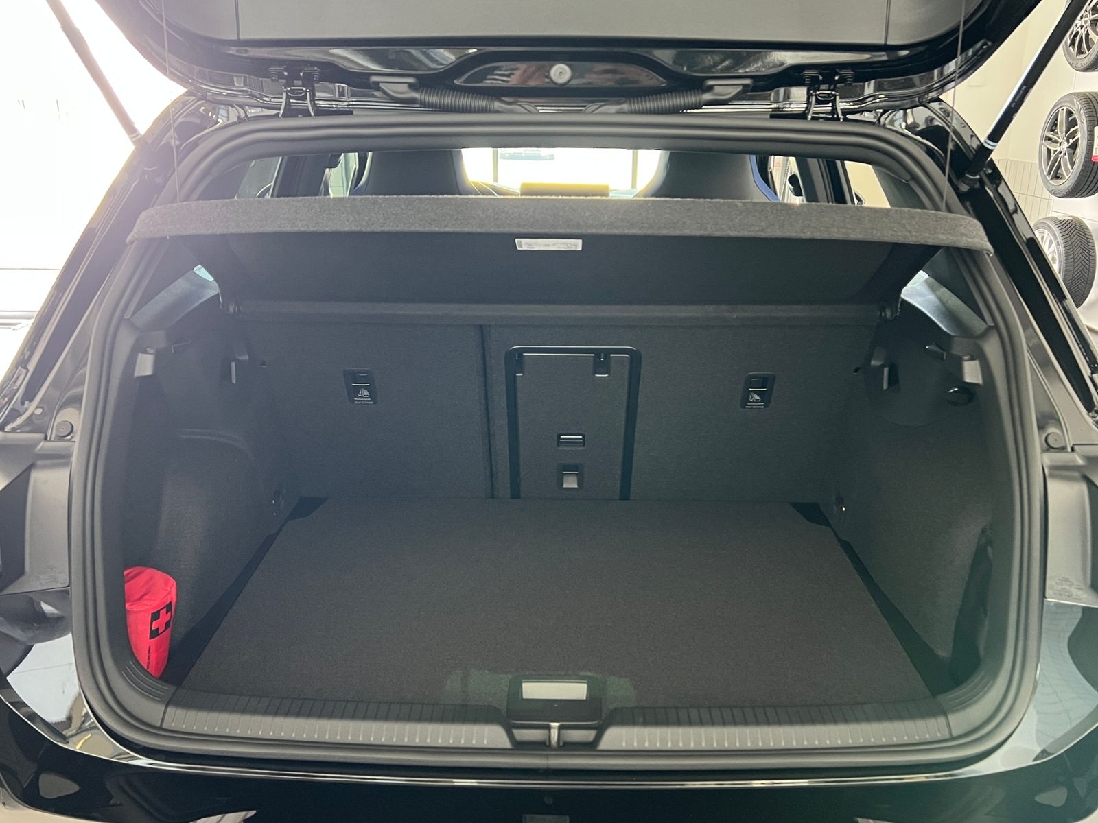 Fahrzeugabbildung Volkswagen Golf VIII R 2.0 TSI DSG 4MOTION *R-Performance P
