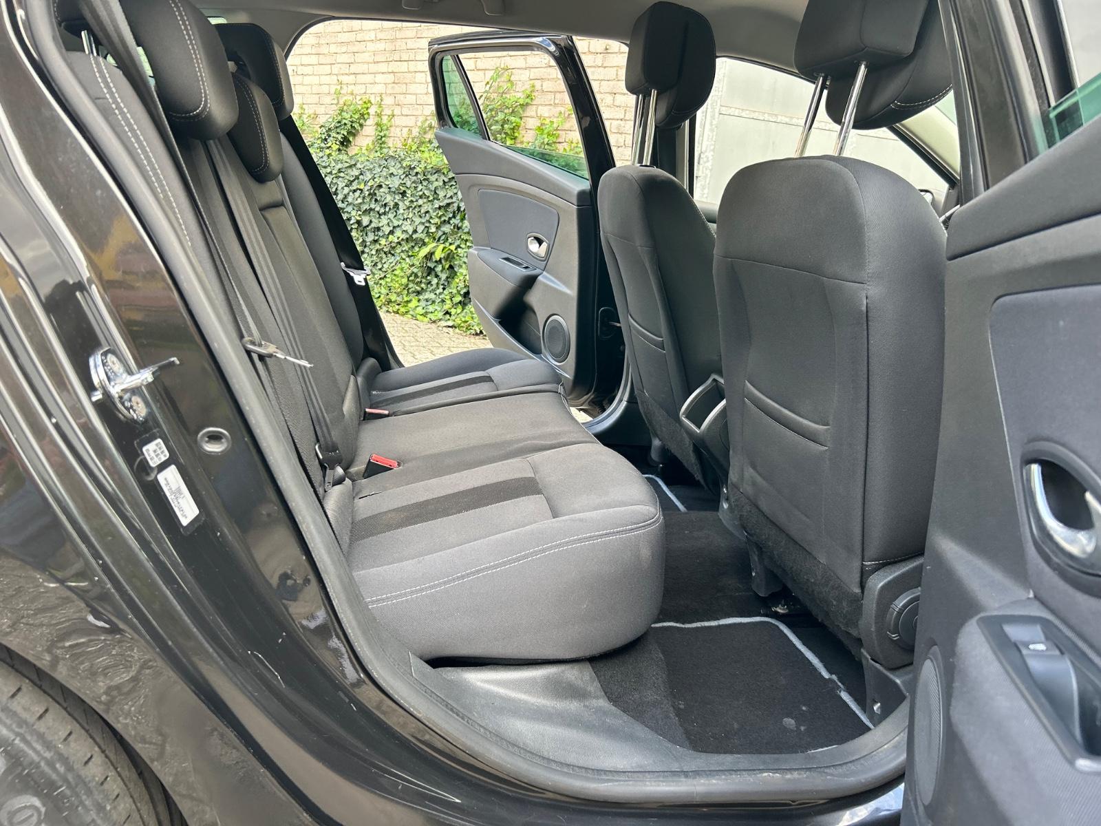 Renault Megane 2010 — photo 18