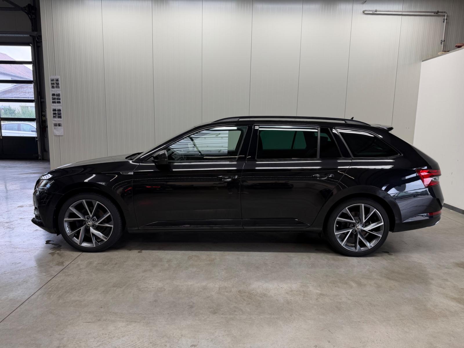 Skoda Superb Combi Sportline*AHK*Virtual*Amundsen