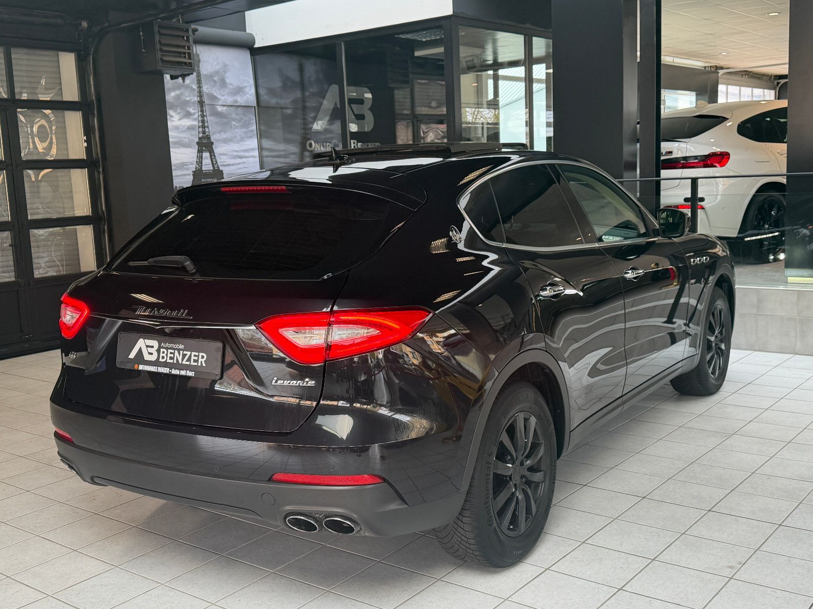 Fahrzeugabbildung Maserati Levante Diesel/PANO/HARMAN-KARDON/KAMERA/MEMORY/