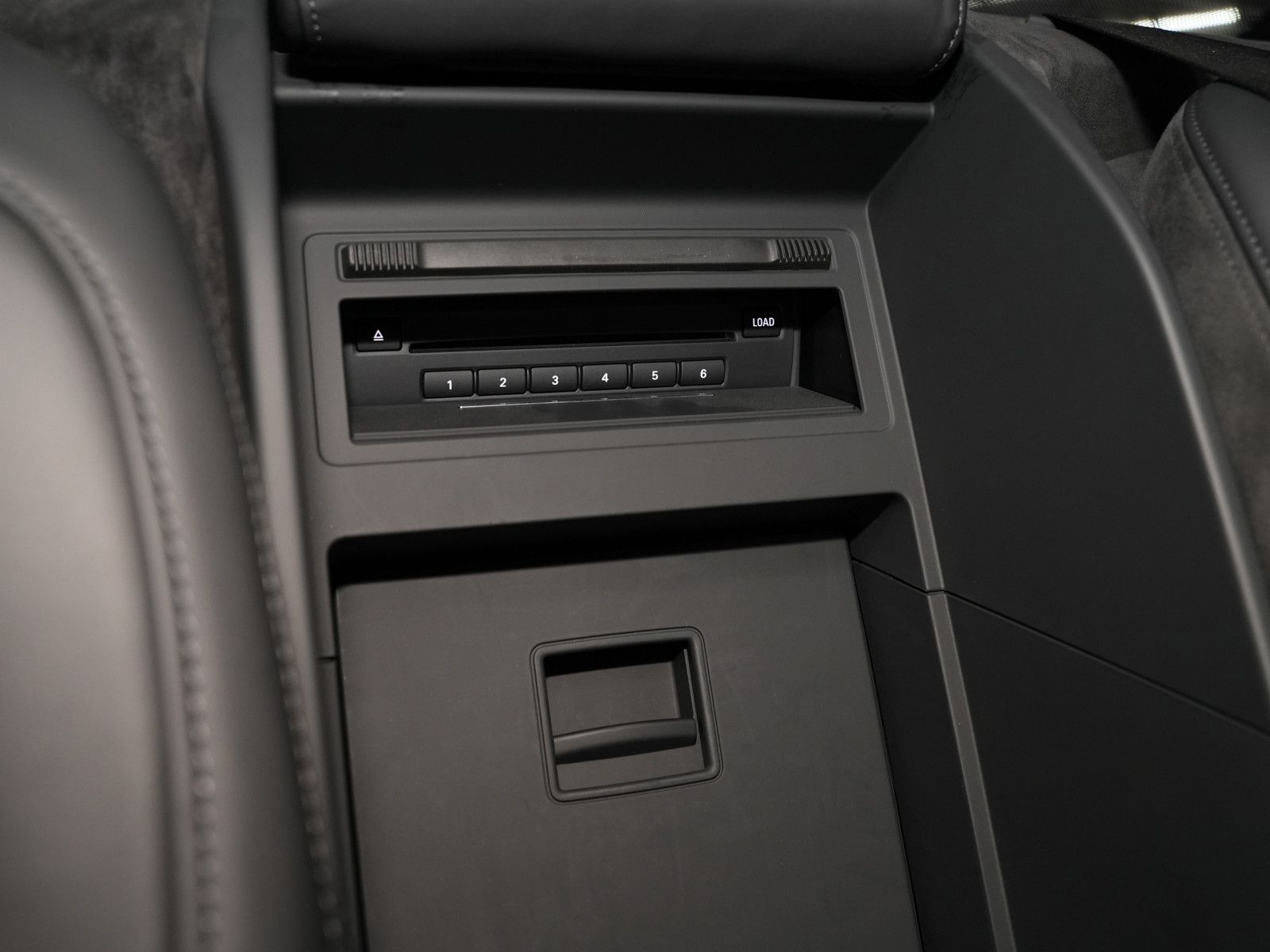 Fahrzeugabbildung Audi S8 ABT 700 - Massage vo+hi | Einzelsitze im Fond
