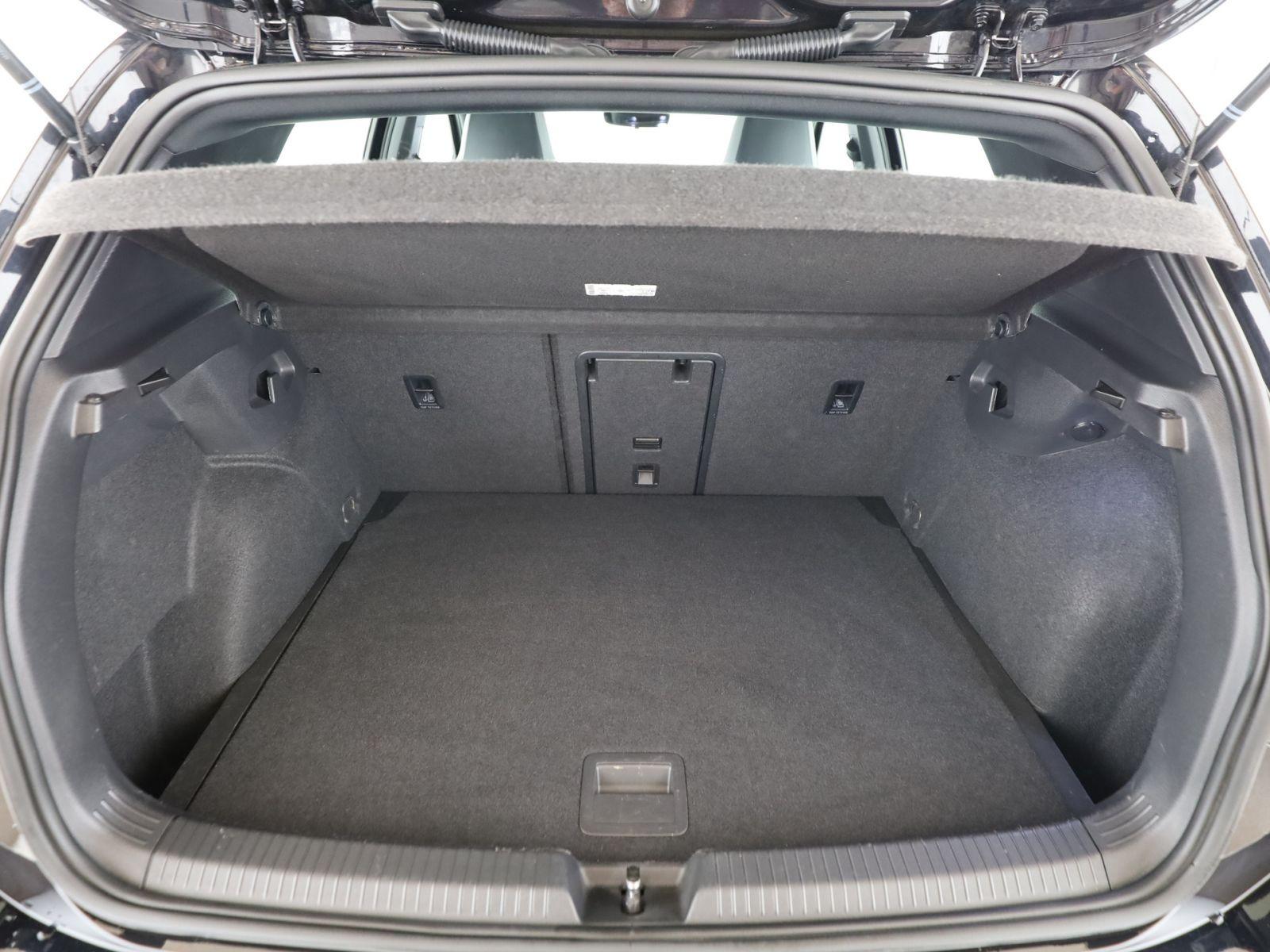 Volkswagen Golf VIII 1.5 eTSI R-Line LED+PDC+SitzH+Navi+App, миниатюра 11