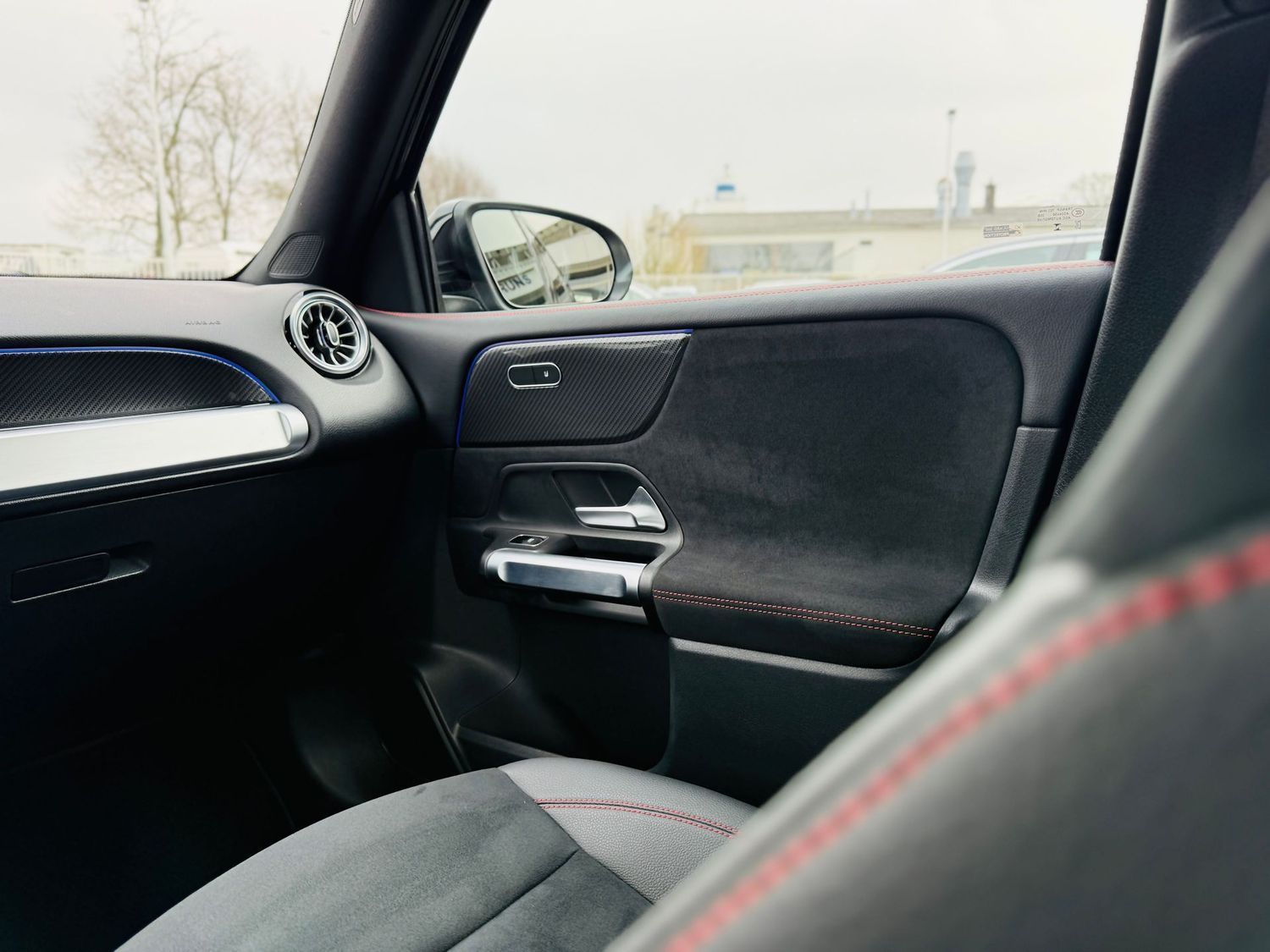 Fahrzeugabbildung Mercedes-Benz GLB 200 d AMG - Distronic, AHK, LED, EDW, RFK, K