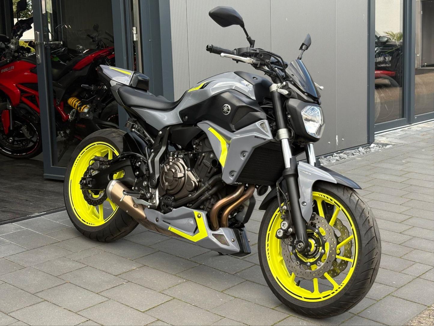 Yamaha MT 07 RM04 Night Fluo *Top Zustand, 2.Hand*