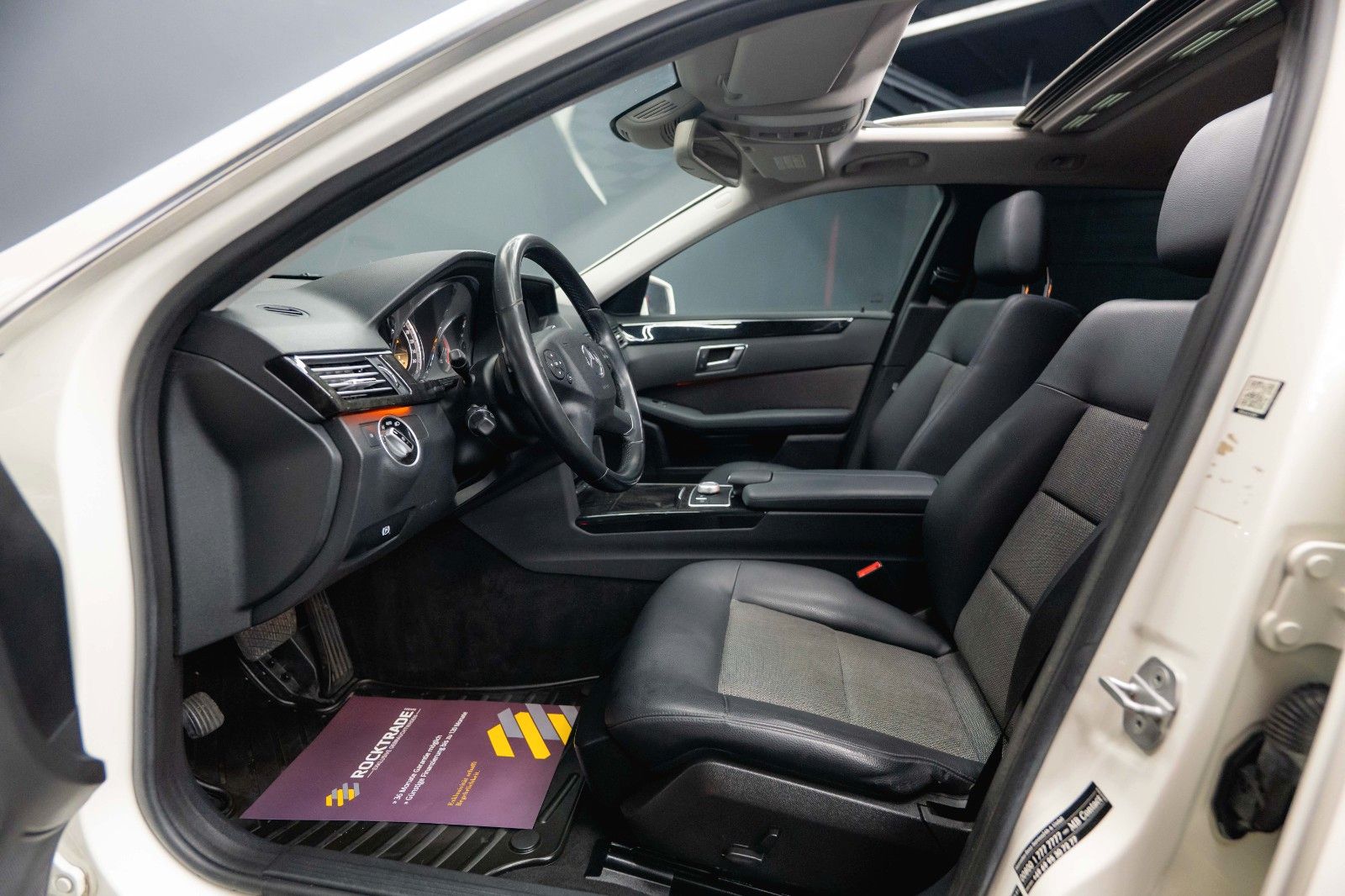 Fahrzeugabbildung Mercedes-Benz E 220 T CDI BlueEfficiency Avantgarde *Bi-Xenon*