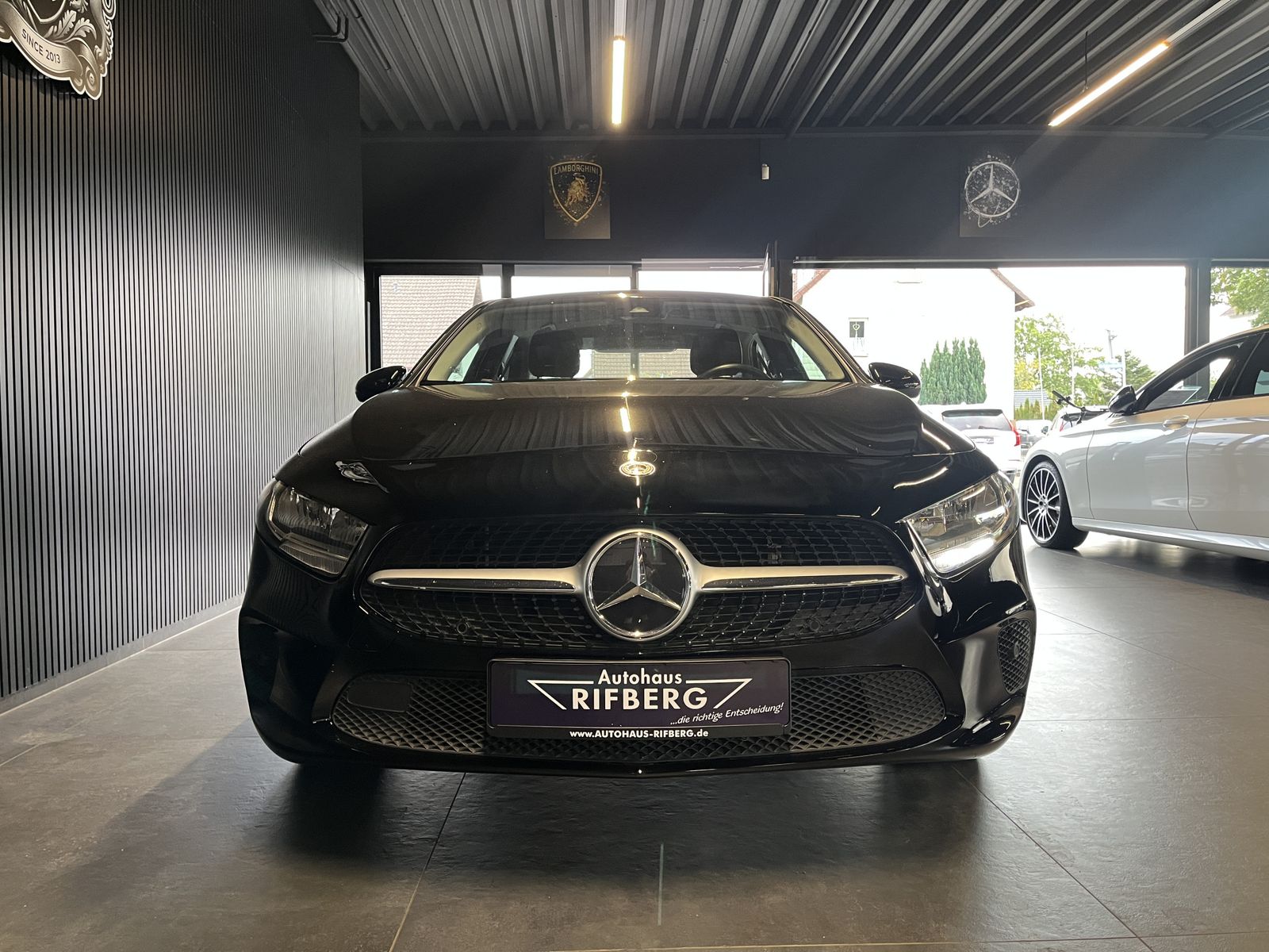 Mercedes-Benz A 250 e business 8G Progressive Limosine/Ambient imagem 2