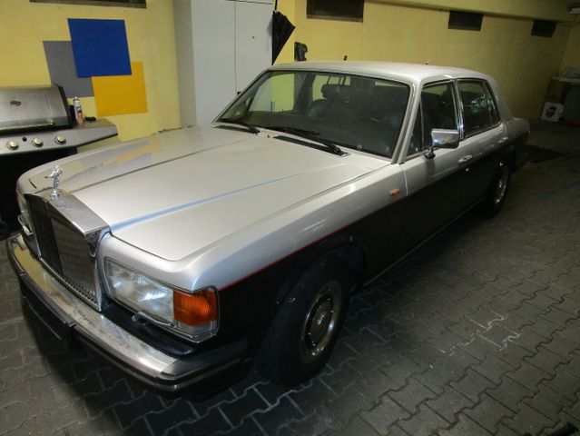 Rolls-Royce Silver Spirit