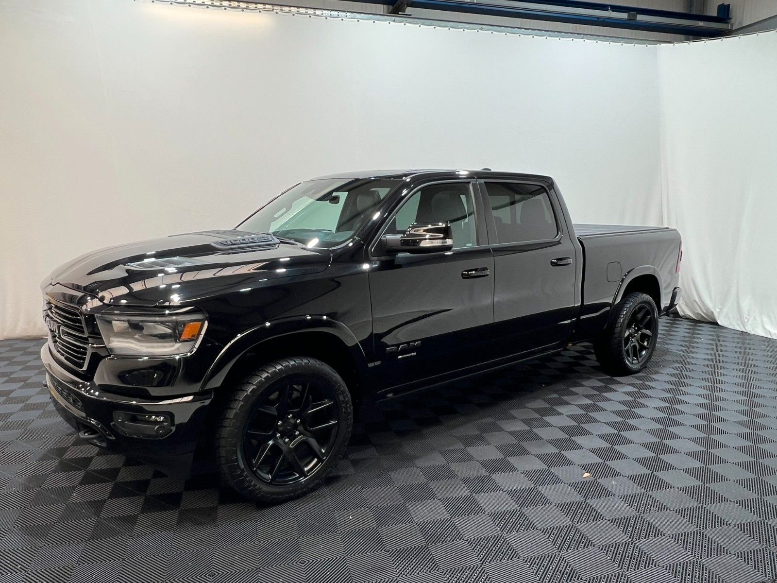 Fahrzeugabbildung Dodge RAM 1500 Laramie Crew Cab Longbed 4x4 *LPG/AHK*