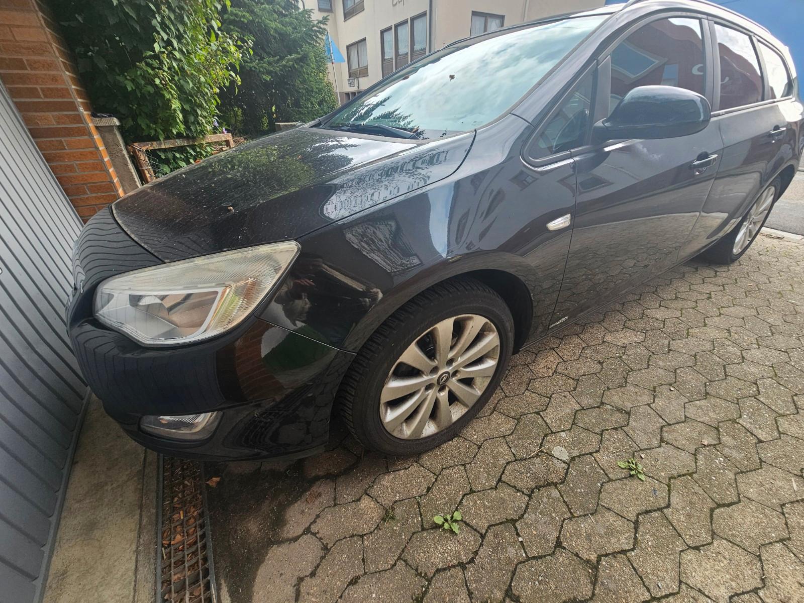 Opel Astra 2012 — photo 8
