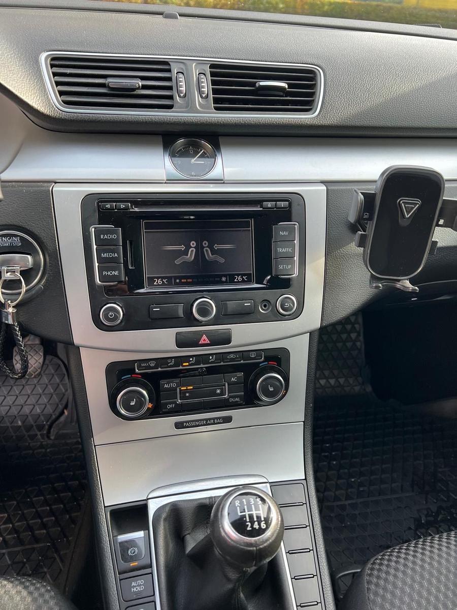 Volkswagen Passat 2011 — photo 11