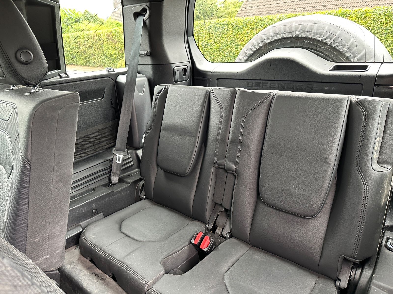 Fahrzeugabbildung Land Rover Defender 110 X-Dynamic 7Sitzer*MERIDIAN*LEDER