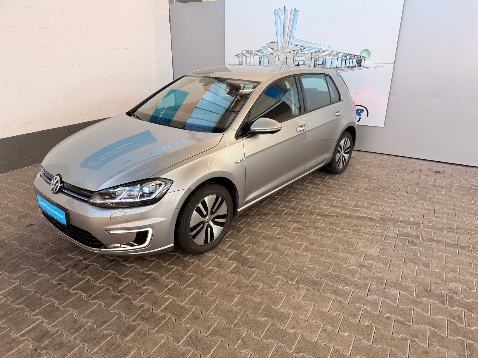 Fahrzeugabbildung Volkswagen e-Golf VII Lim +Wärmepumpe + LED + Spiegel Paket
