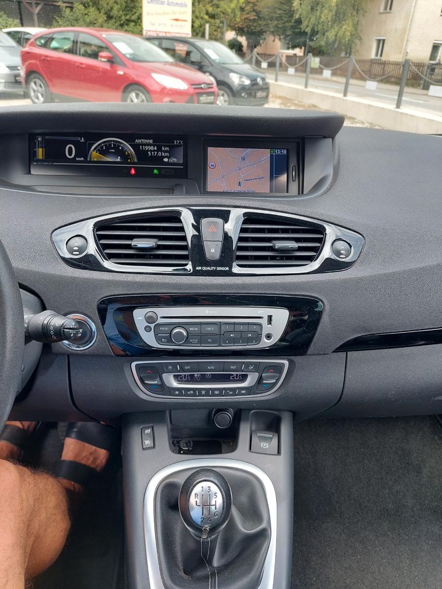 Renault Scenic 2012 — photo 13