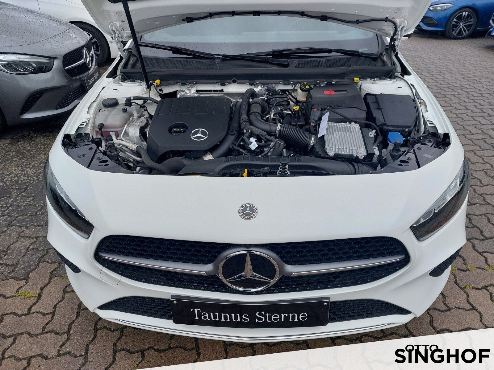 Fahrzeugabbildung Mercedes-Benz A 200 +Panodach+Standhzg+LED+Rü Kam+MBUX+Sitzhg