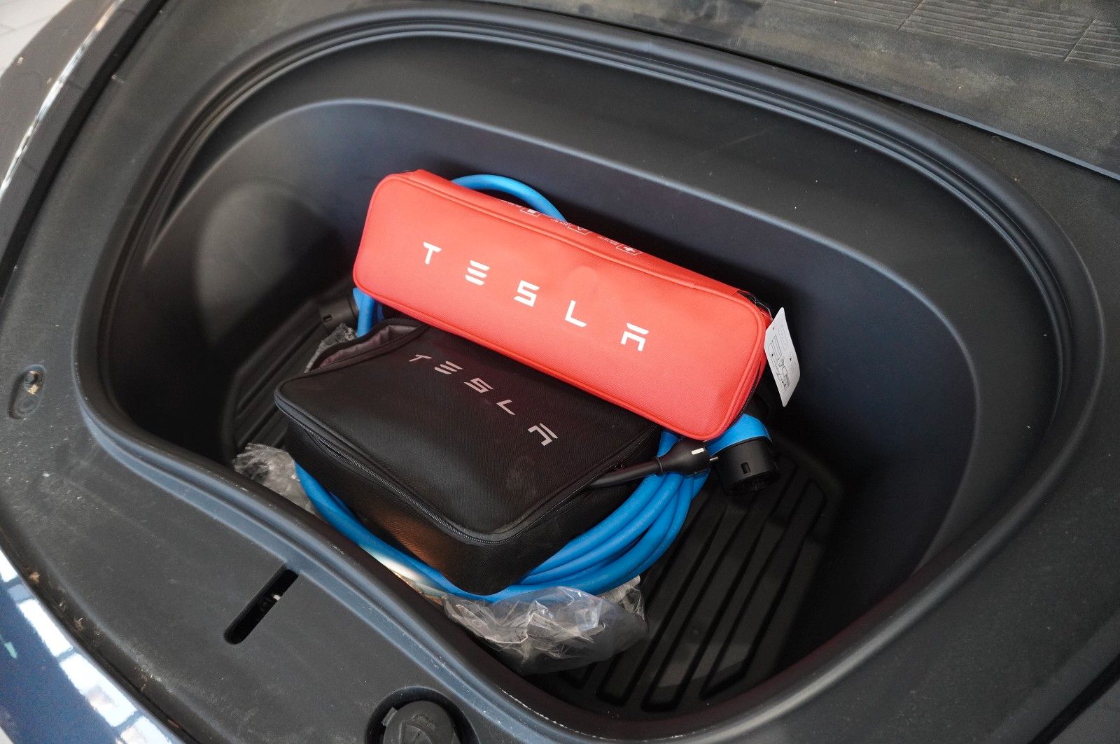 Fahrzeugabbildung Tesla Model 3 Standard Range RWD  NAVI/KAMERA/SH/PILOT
