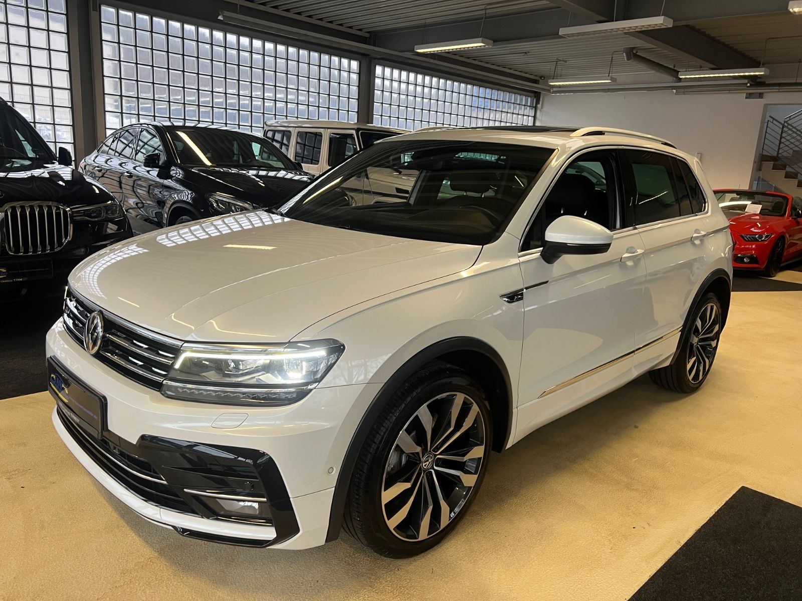 Fahrzeugabbildung Volkswagen Tiguan 2.0TDI DSG Highline 4Motion R line 239PS