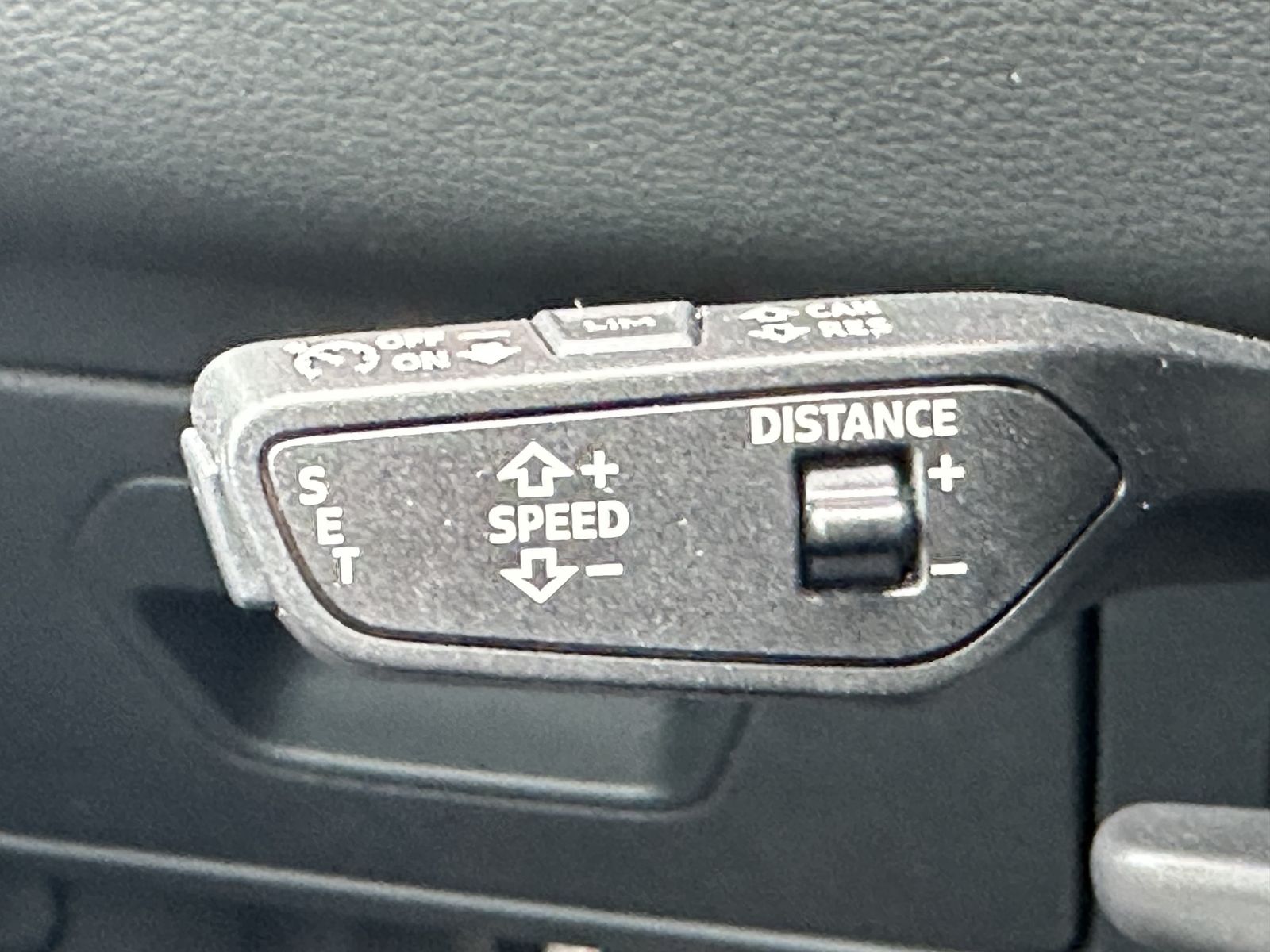 Fahrzeugabbildung Audi A6 Avant 55 TFSI e Qu S-Line NAV+MATRIX+AHK+20ZO