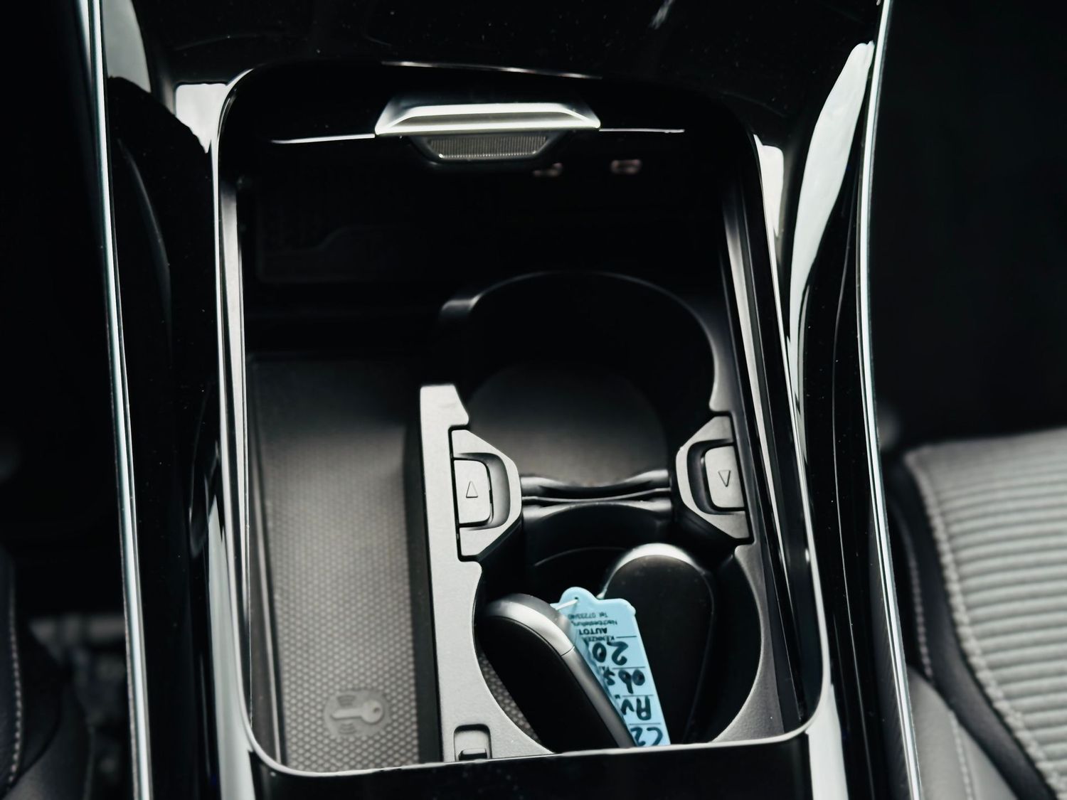 Fahrzeugabbildung Mercedes-Benz C 220 d AVANTGARDE, 360°, AHK, LED, PTS, Navi, S