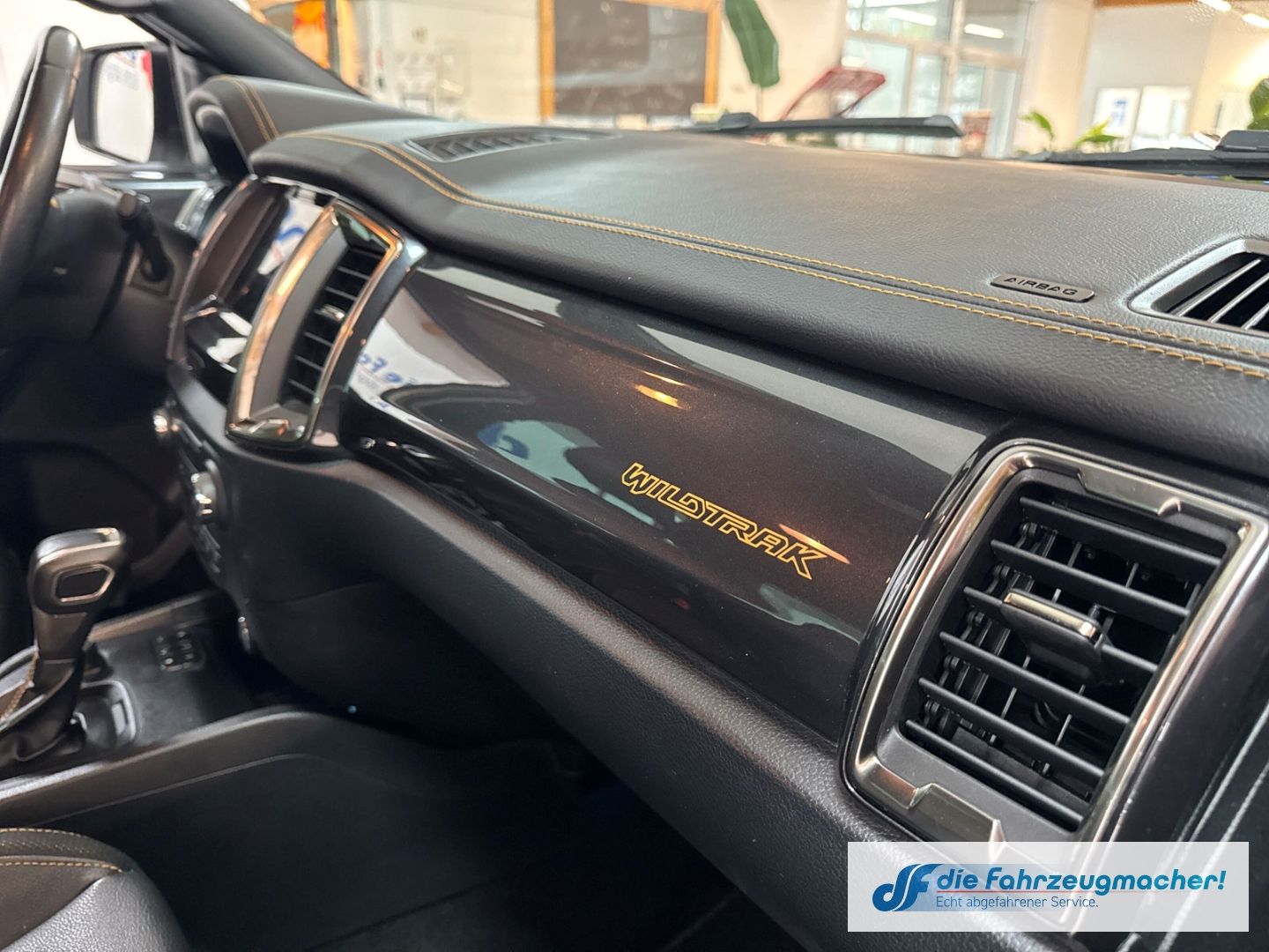 Fahrzeugabbildung Ford Ranger Wildtrak DOKA 212PS 4x4 AHK Navi Leder LE
