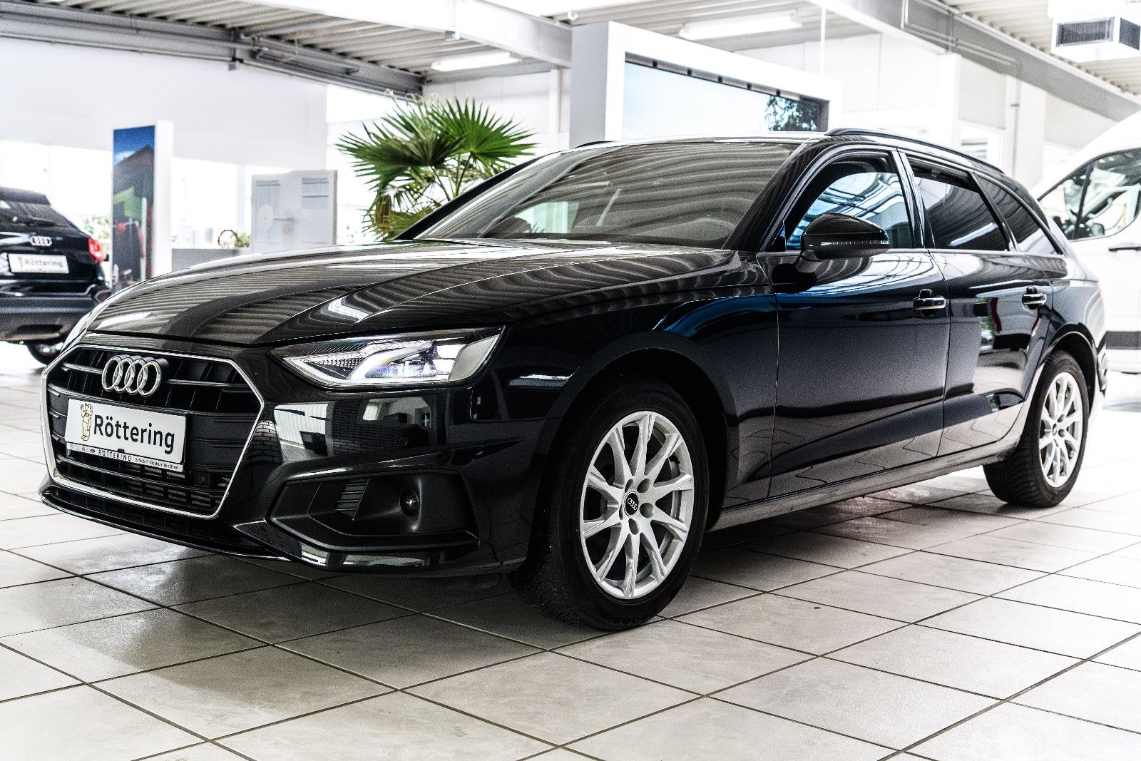 Fahrzeugabbildung Audi A4 35 TFSI S tronic advanced Avant LED/SZH/NAVI