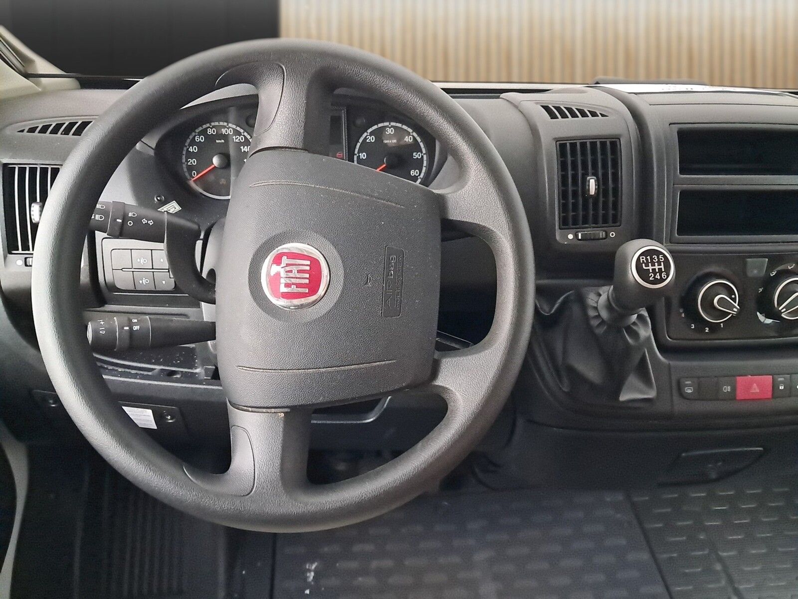 Fahrzeugabbildung HYMER / ERIBA / HYMERCAR Compact 404 Markise,Fahrradträger