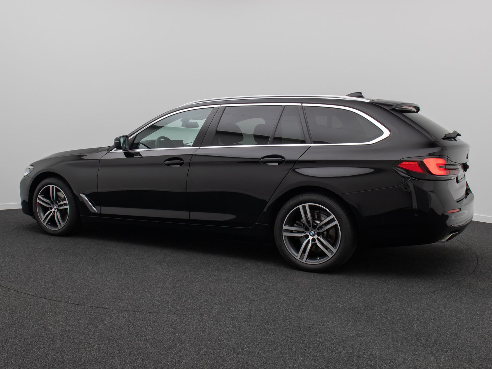 Fahrzeugabbildung BMW 520d xD Alarm 4xKlima Leder DAB Panorama 18Zoll
