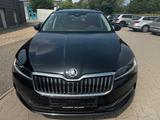 Skoda Superb Combi Ambition 4x4 Panorama /LED/ Navi/ - Skoda: Schiebedach