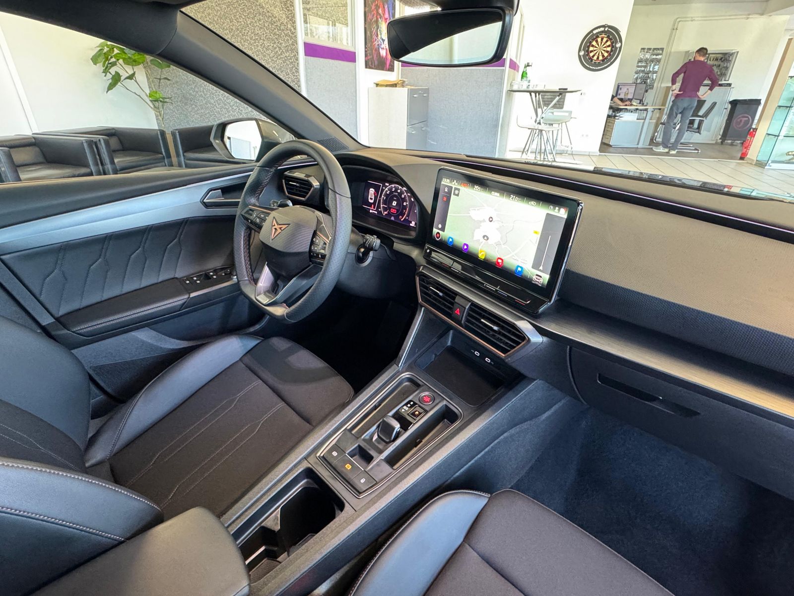 Fahrzeugabbildung CUPRA Leon 1.5eTSI DSG Matrix Cam Vision+ el. Heck AHK