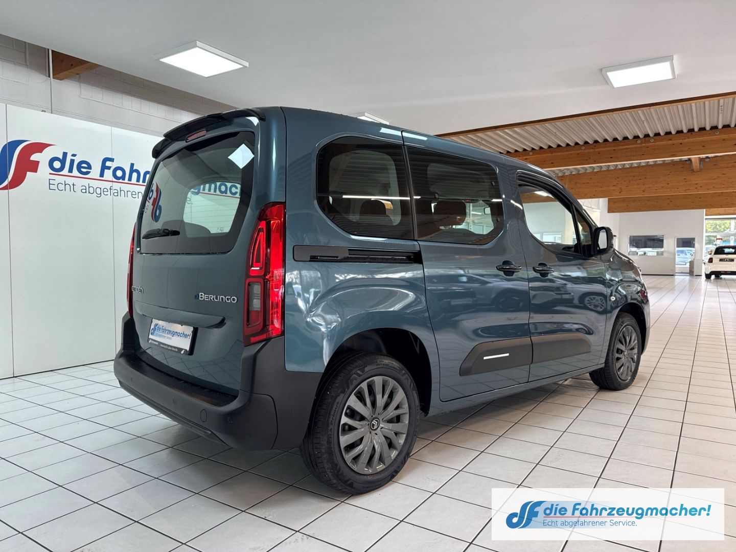 Fahrzeugabbildung Citroën Berlingo Plus Elektromotor M LED Apple CarPlay A