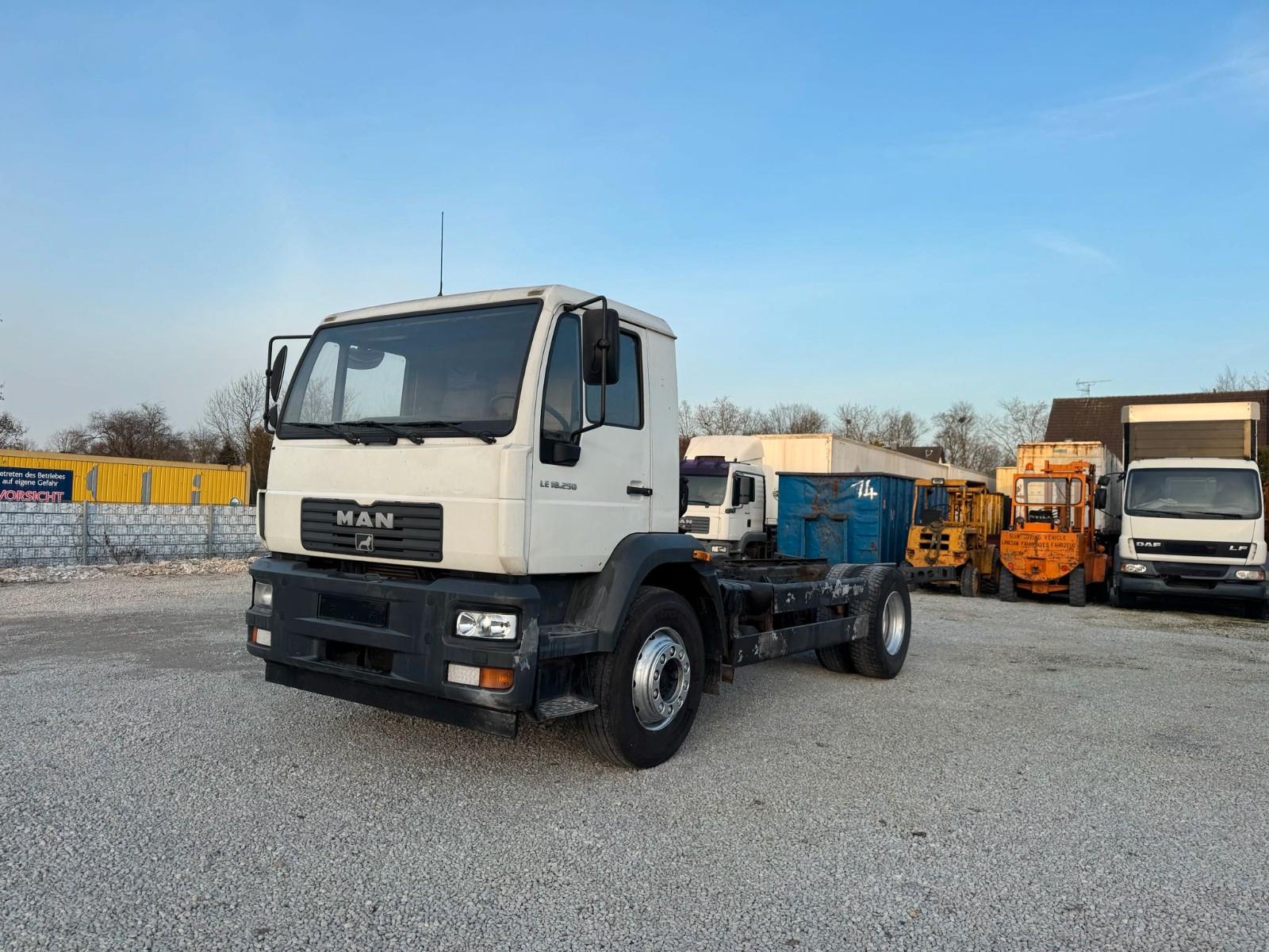 MAN LE 18.250 / Fahrgestell/Blatt/Luft/Schalter