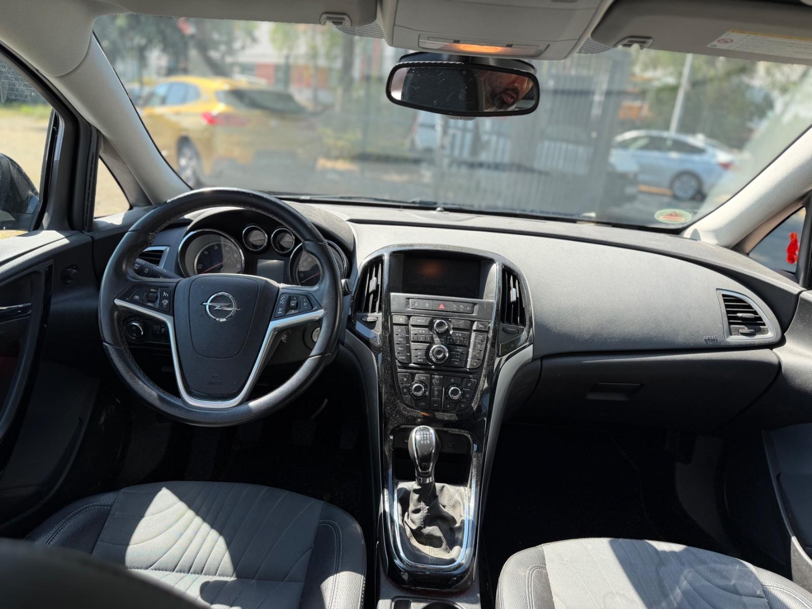 Opel Astra 2015 — photo 10