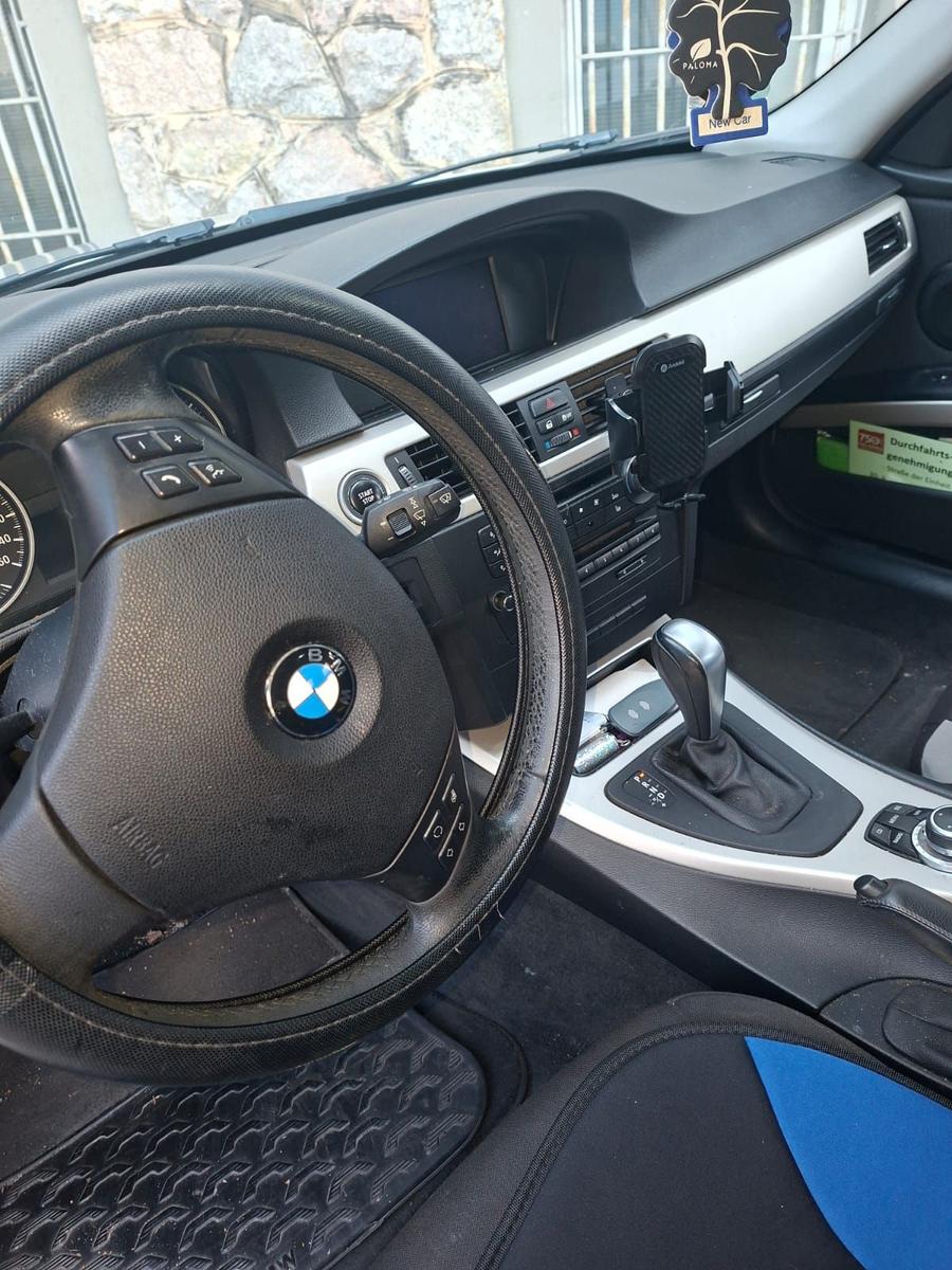 BMW 320 2012 — вигляд ззаду