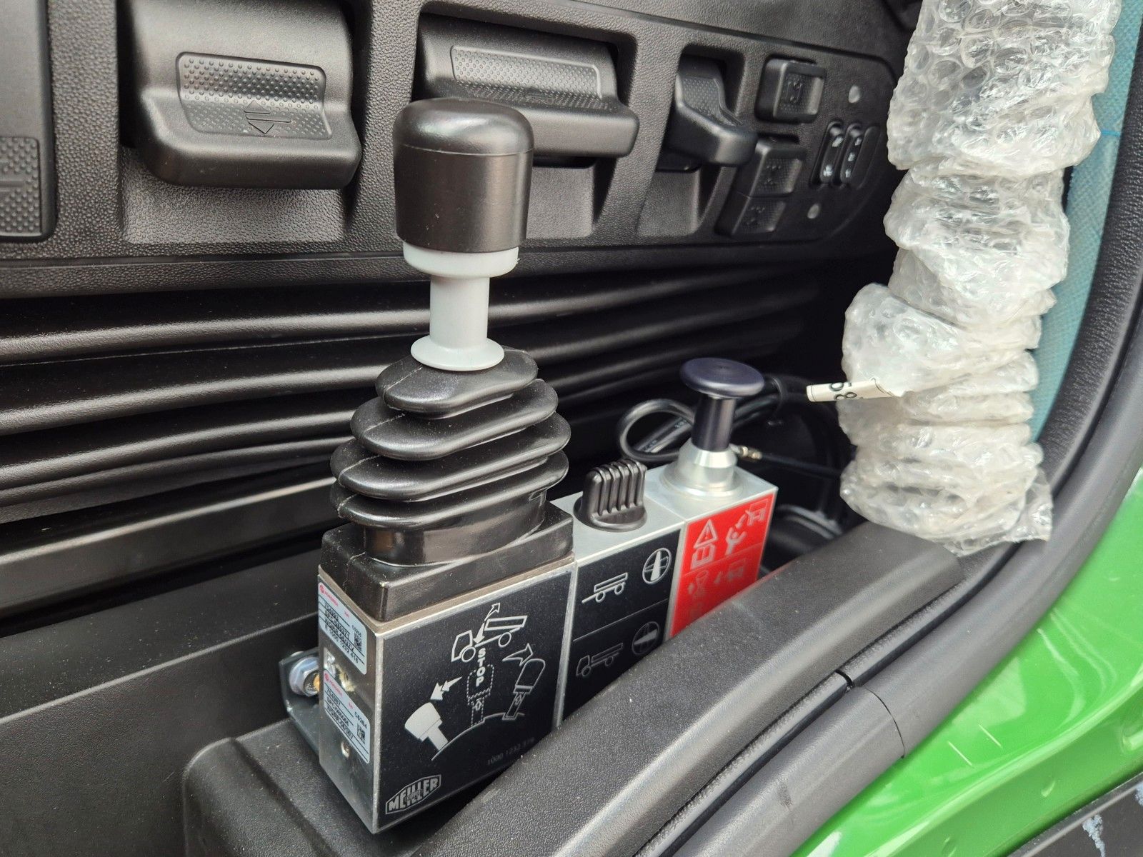 Fahrzeugabbildung Iveco AT300X54Z HR OFF Bordmatik AHK Intarder