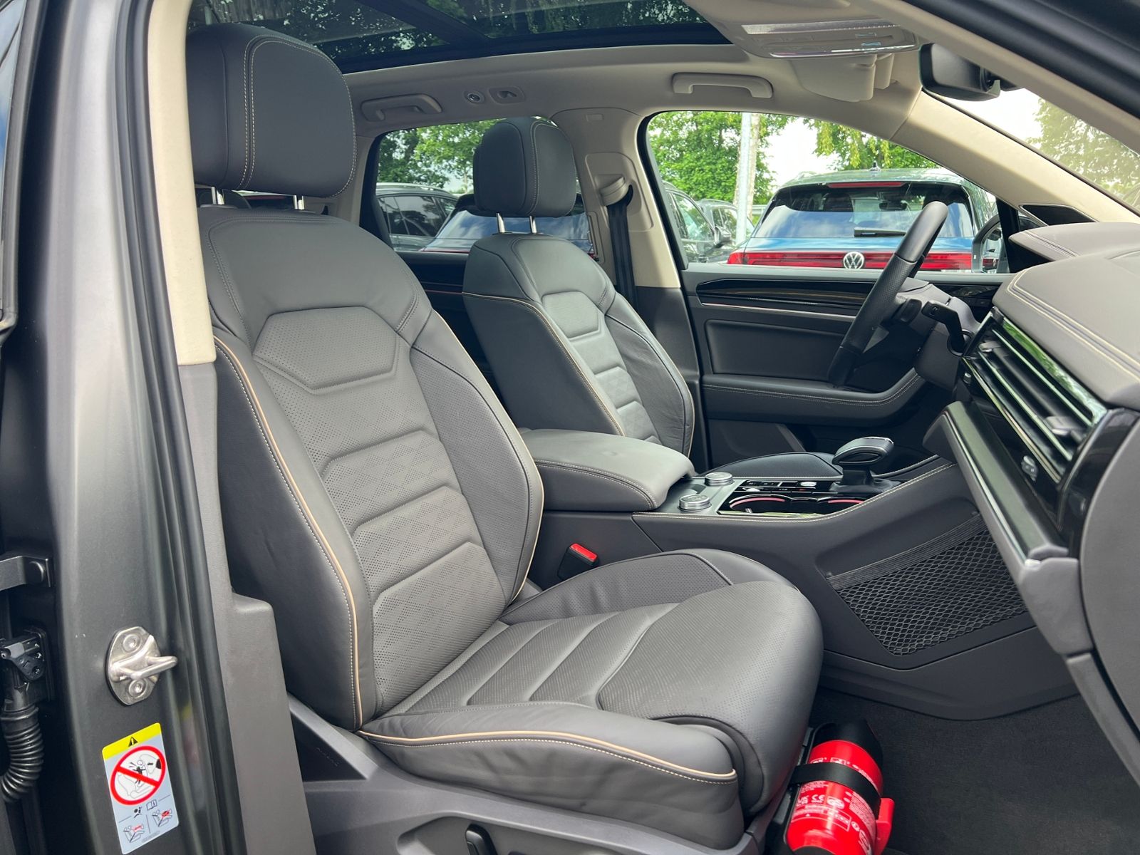 Fahrzeugabbildung Volkswagen Touareg R-Line 3.0 TDI 4MOTION *AHK, BlackStyle,