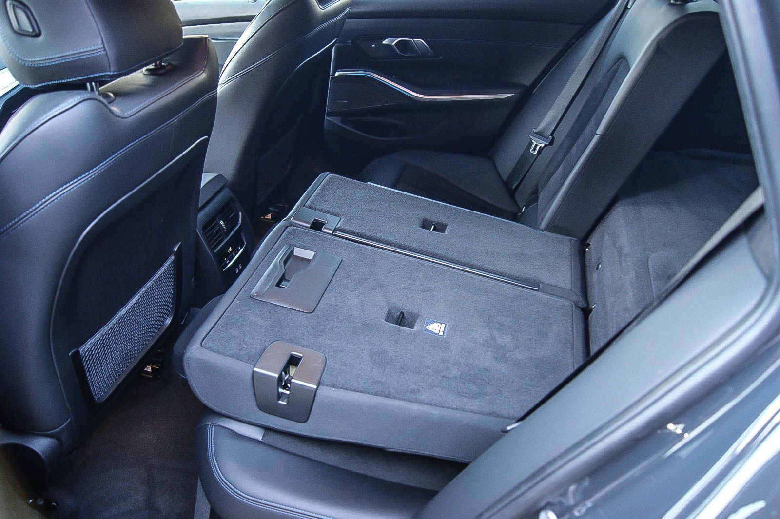 Fahrzeugabbildung BMW 330 e Touring xDrive Aut. M-SPORT H&K ANHZV LIVE