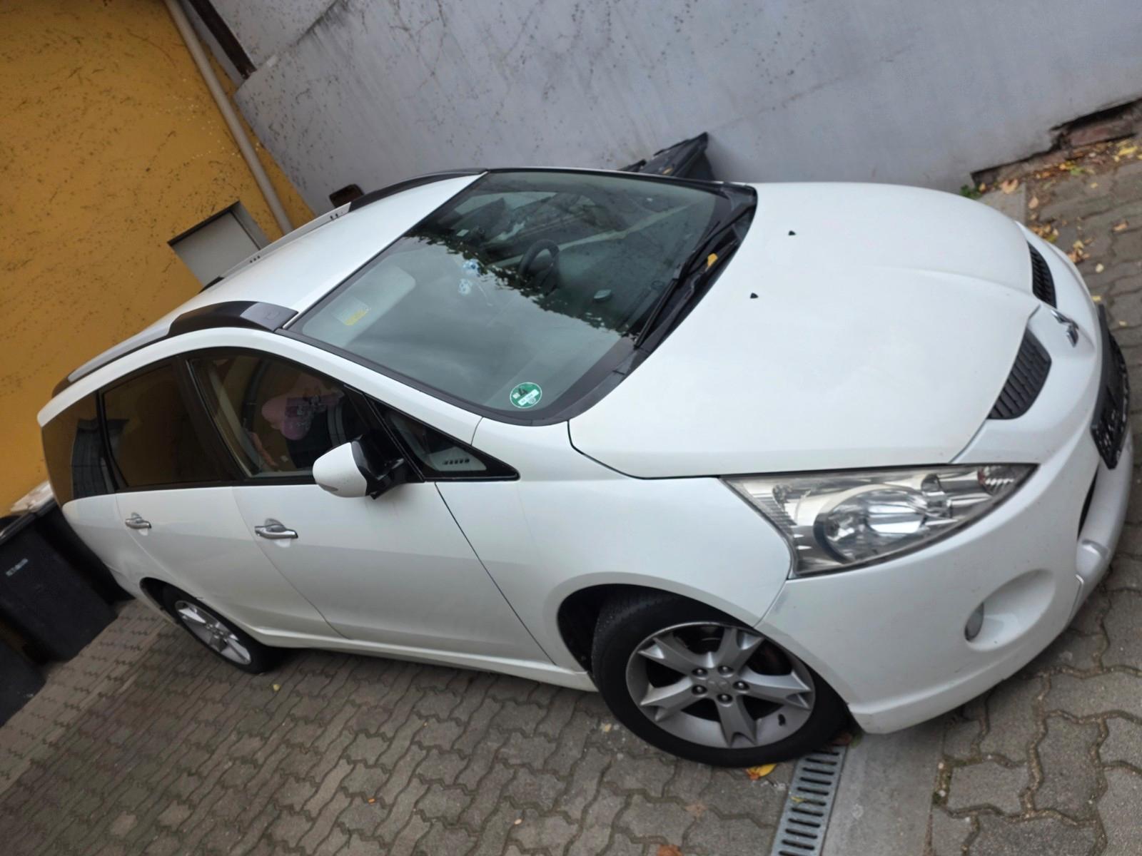Mitsubishi Grandis 2008 — rear view
