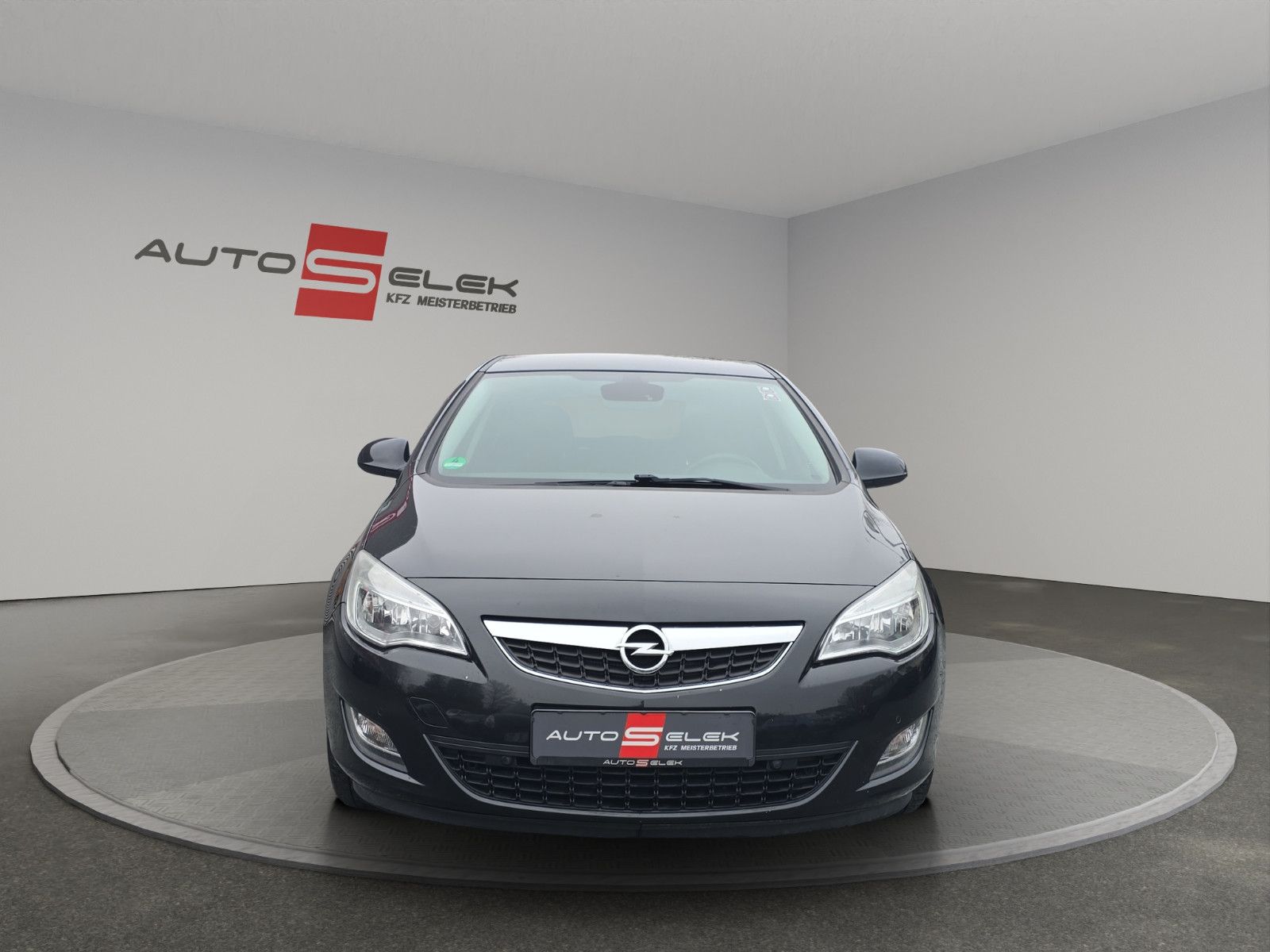 Fahrzeugabbildung Opel Astra J Lim. 5-trg Design Edition Klima Tempomat