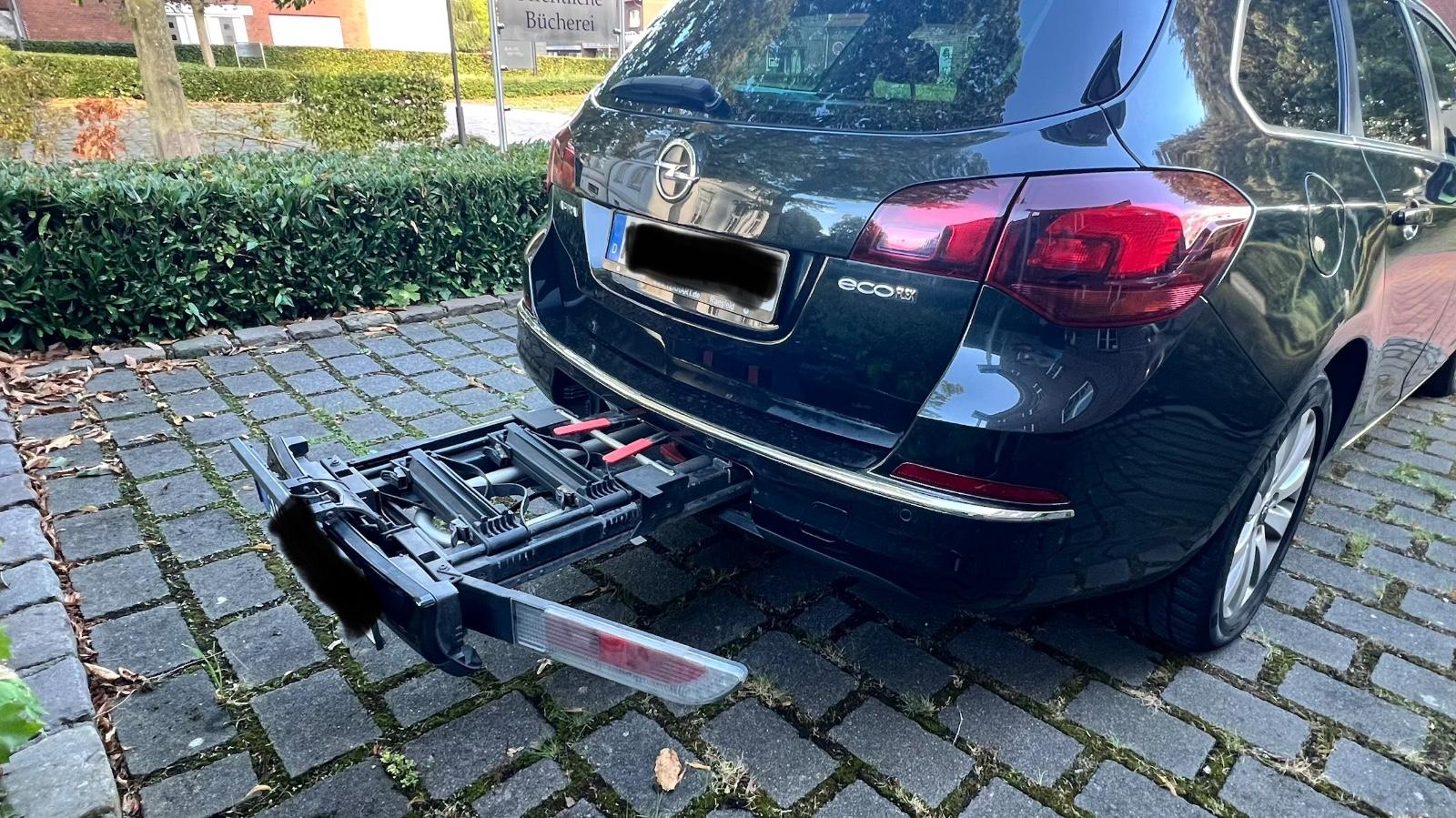 Opel Astra 2014 — photo 10