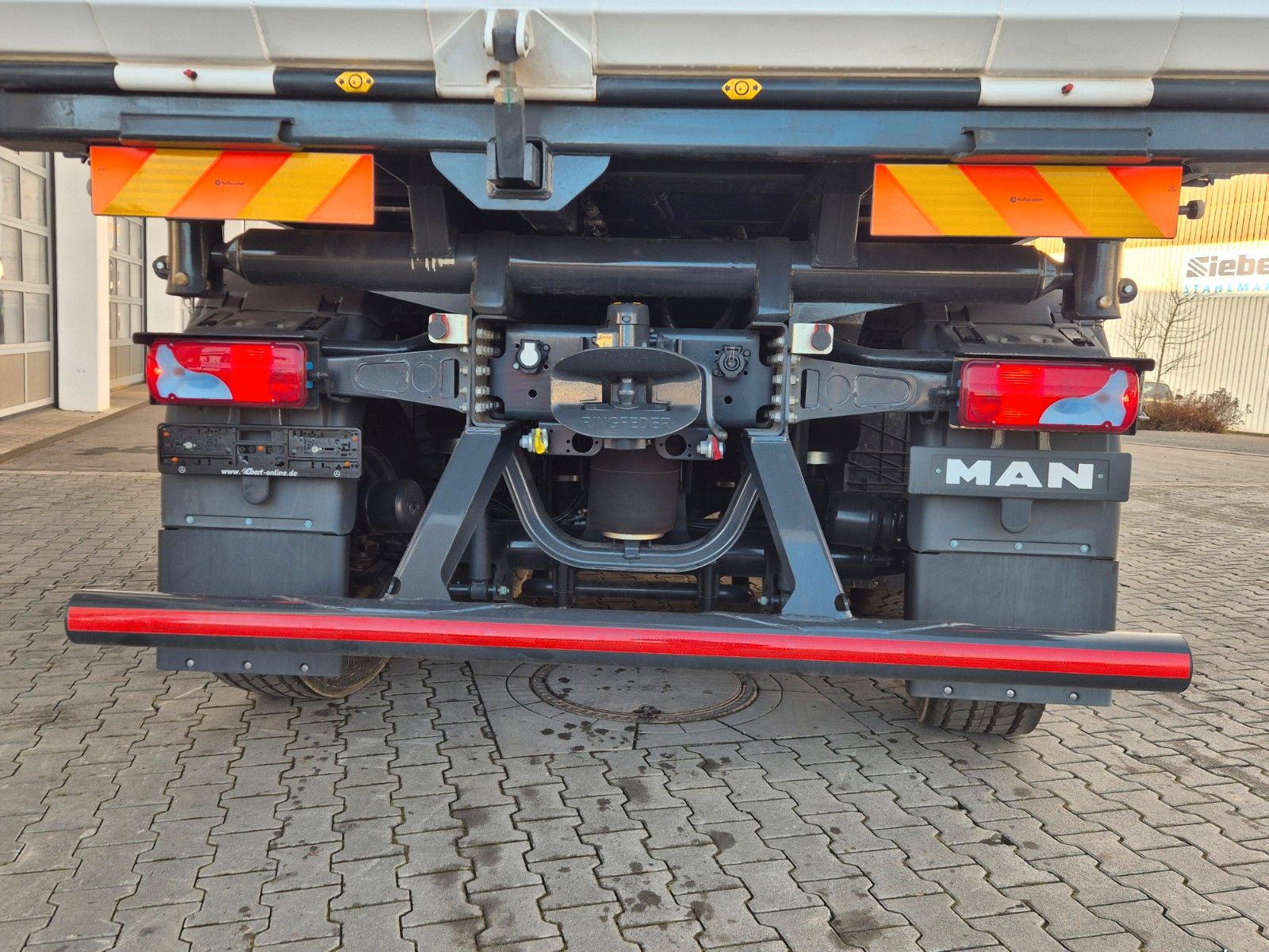 Fahrzeugabbildung MAN TGS 28.510 6x4-4 BL Palfinger PK24.001 Funk AHK