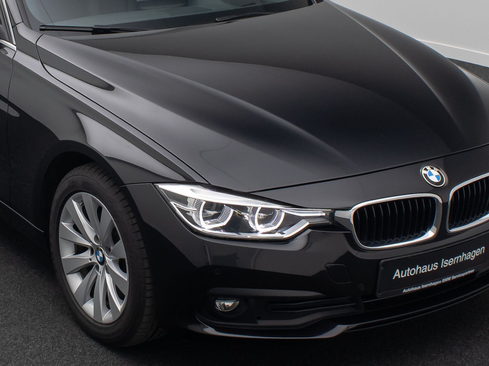 Fahrzeugabbildung BMW 320d HUD HiFi NaviPro Alarm DriveAss Komfo Leder