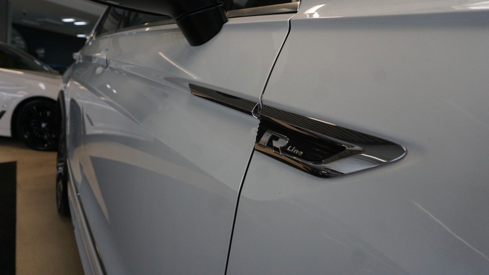 Fahrzeugabbildung Volkswagen Tiguan 4Motion R line *PANO*KAMERA*PERLMUTT*