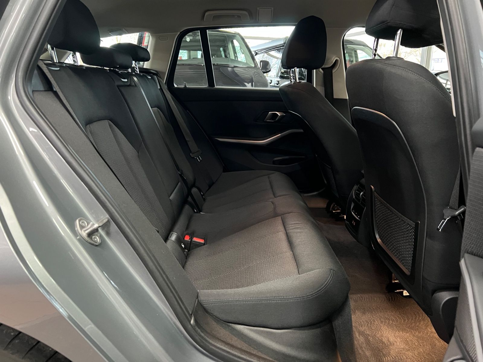 BMW 318 d Touring Driving Assistant+Facelift+Cockpit foto 21