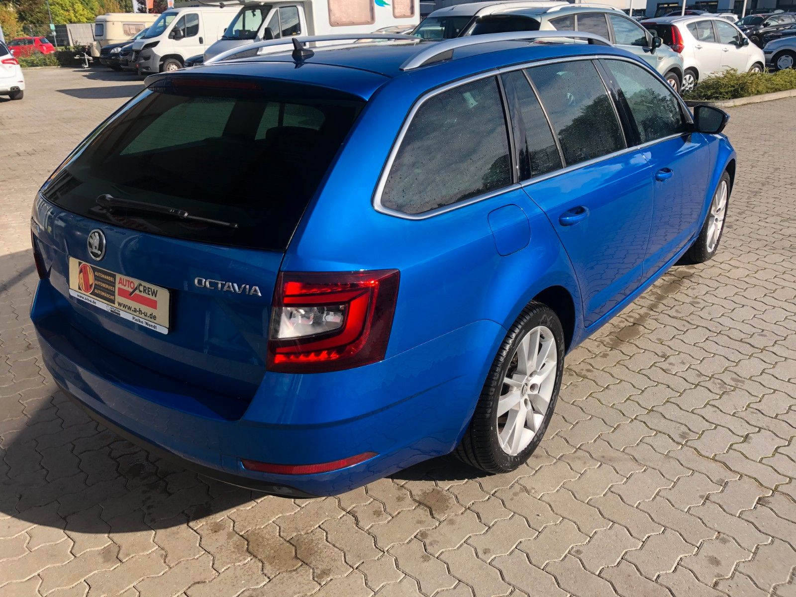 Fahrzeugabbildung SKODA Octavia Combi Premium Edition