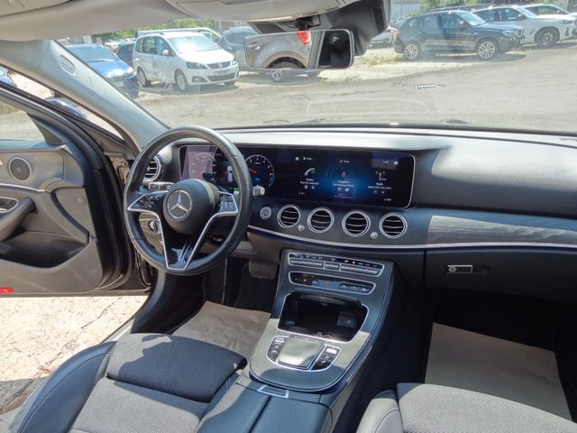 Fahrzeugabbildung Mercedes-Benz E 300 de/AMG/Pano/Widesreen/AHK/Leder/