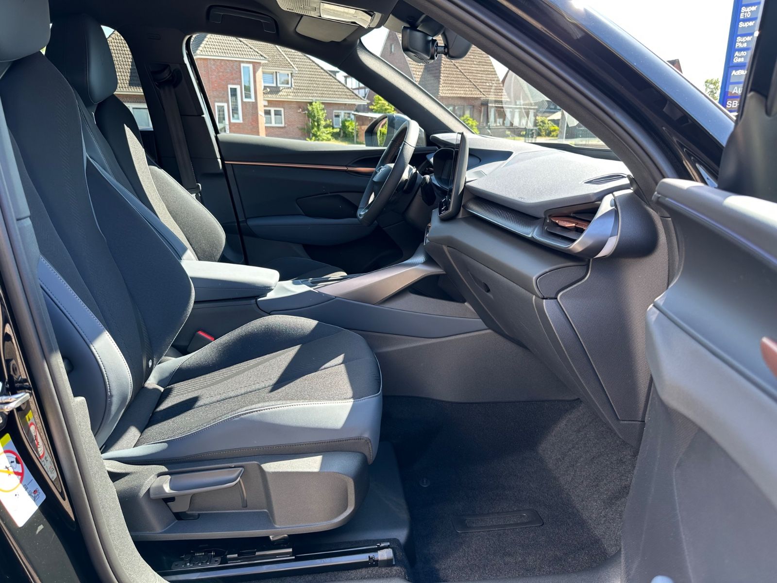 Fahrzeugabbildung CUPRA Terramar 1.5 eTSI DSG AHK/Navi/LED/ACC/18"