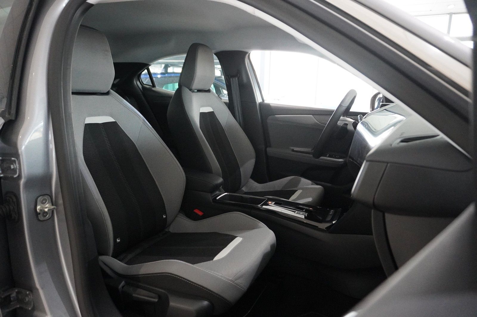 Fahrzeugabbildung Opel Mokka 1.2T ELEGANCE NAVI/LED/KAMERA/SH/SPORT/DAB