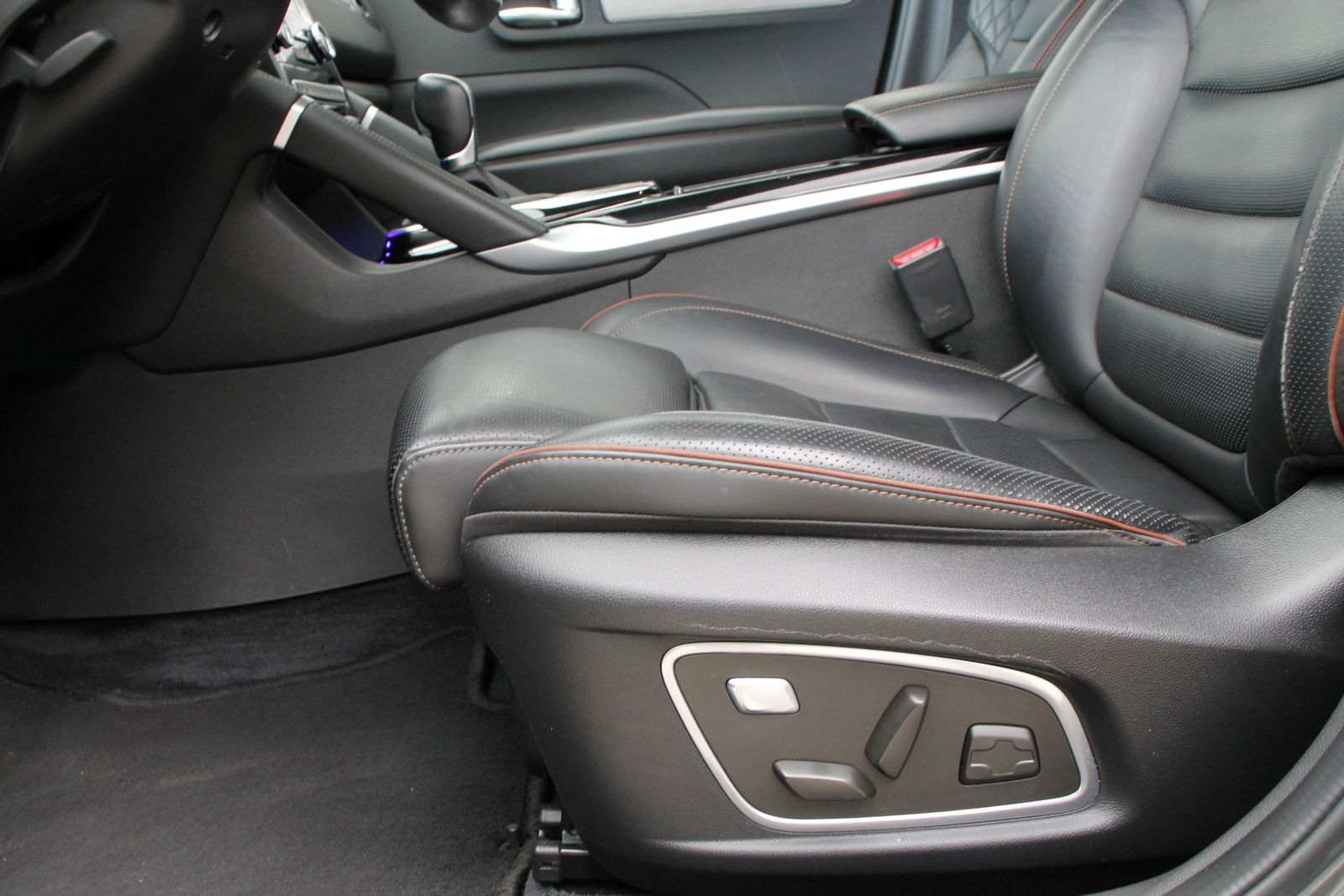 Fahrzeugabbildung Renault Koleos INITIALE PARIS BLUE dCi 185 4WD X-tronic