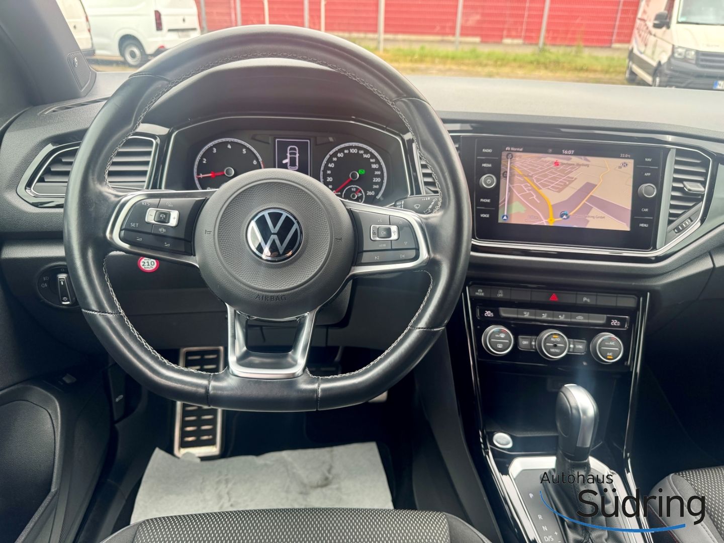T-Roc 1,5 TSI Sport Black Style DSG AHK beats