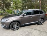 Mitsubishi Outlander 2.0 L Benzin EZ 2017 TÜV keine Mängel - Mitsubishi Outlander Gebrauchtwagen in Berlin