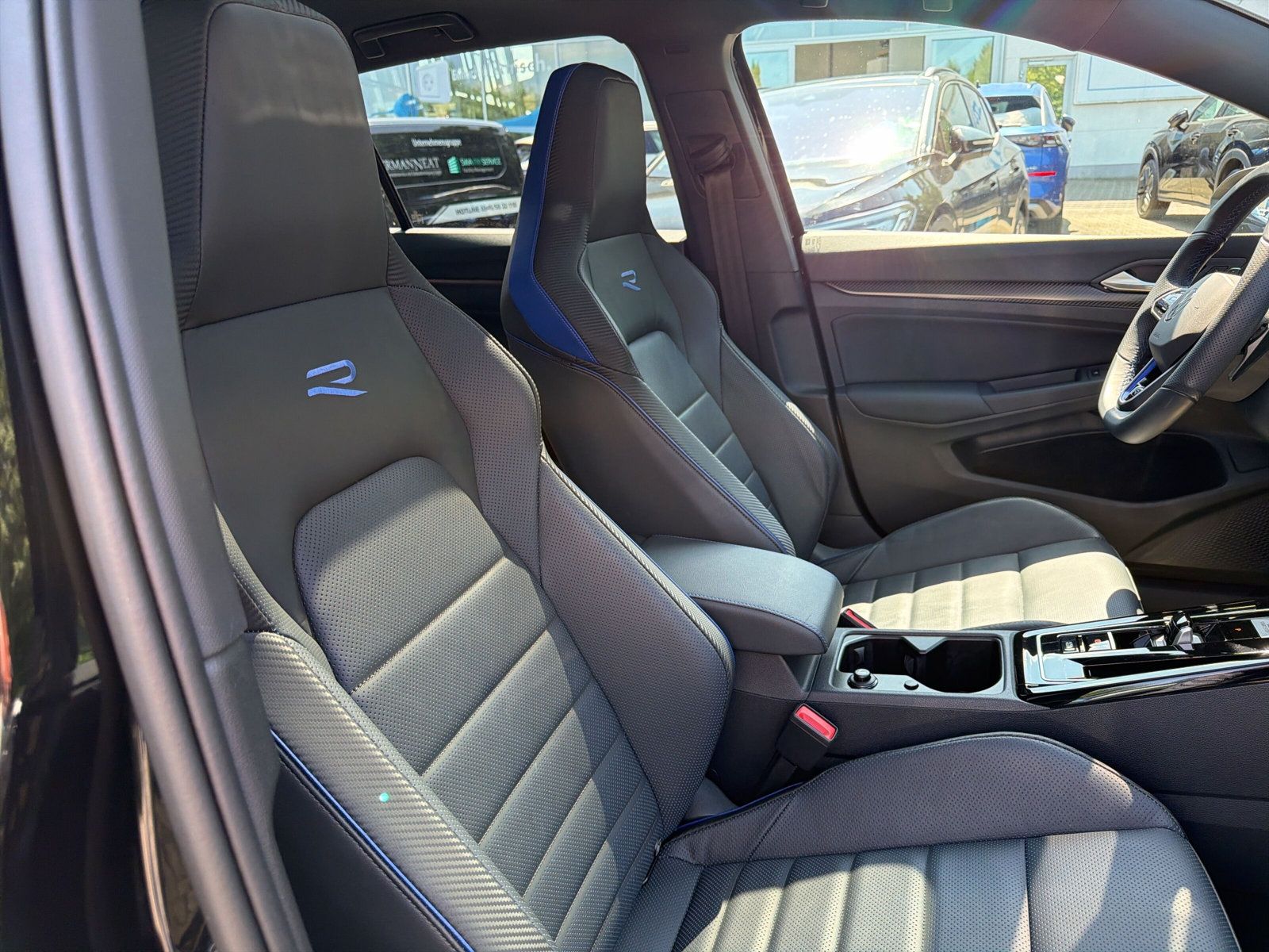 Golf R4M Black Edition PANO Navi Akrapo Harm Ka